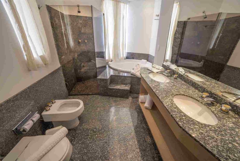 apto luxo 607 - wc-compressed.jpg