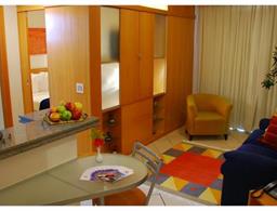 Hotel Differential Flat by Unna