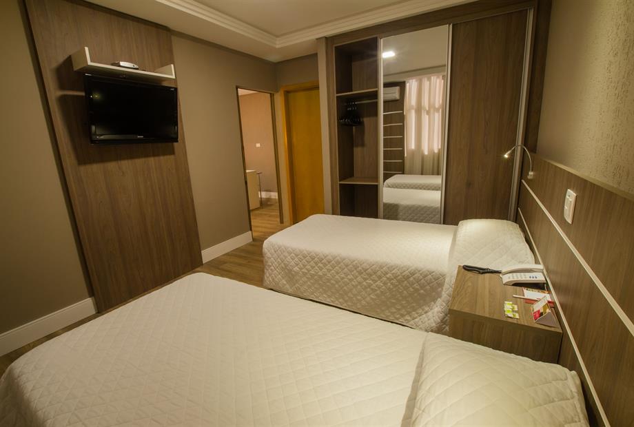 Royal- suite superior duplo cama solteiro (7).jpg