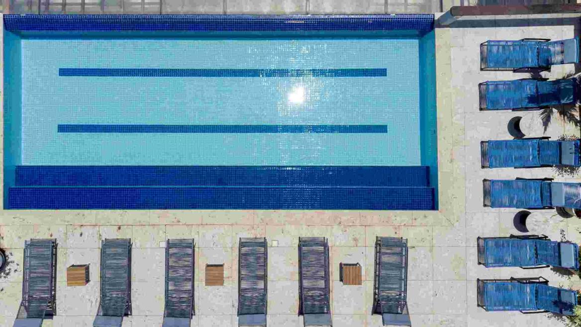 piscina - 2 low.jpg