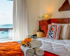 Quarto Quadruplo Superior com Varanda Vista Mar