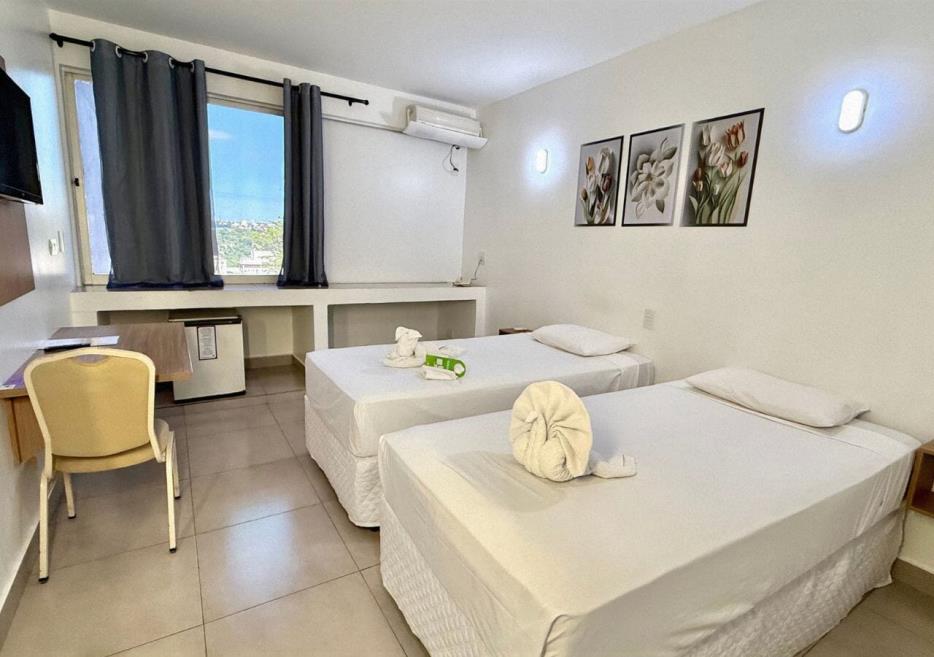 quarto std janela e tv.jpg