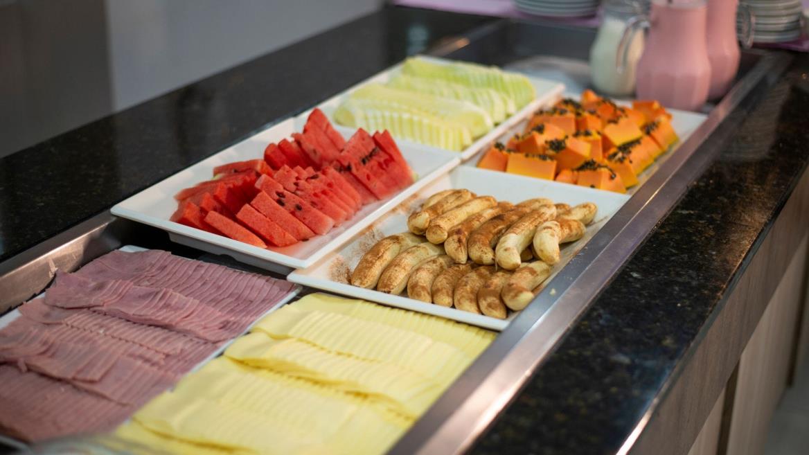 frutas e frios café.jpg