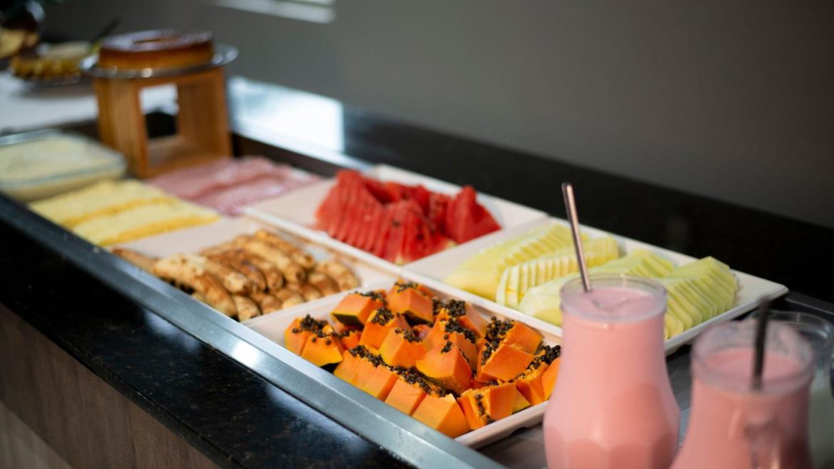 iogurtes e frutas café.jpg