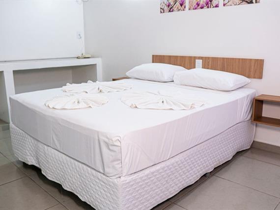 casal cama com saia.jpg