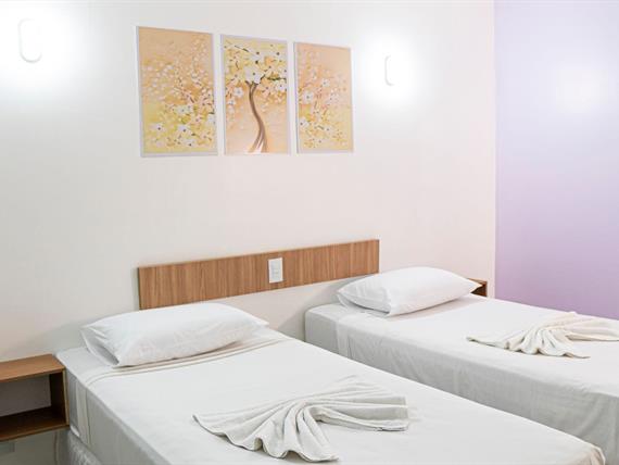 quarto duplo 2 camas de solteiro.jpg