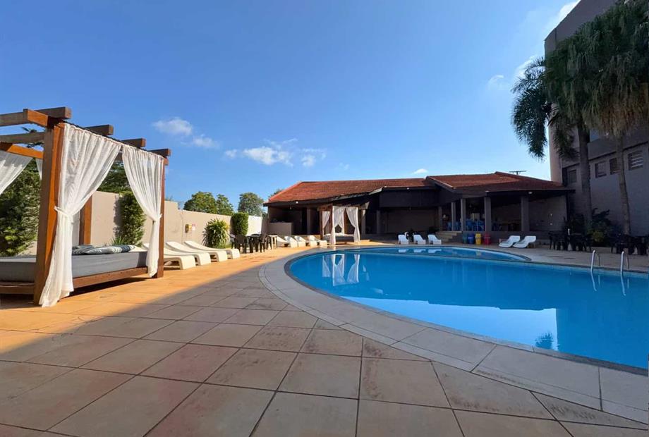 piscina sol e bangalo.jpg