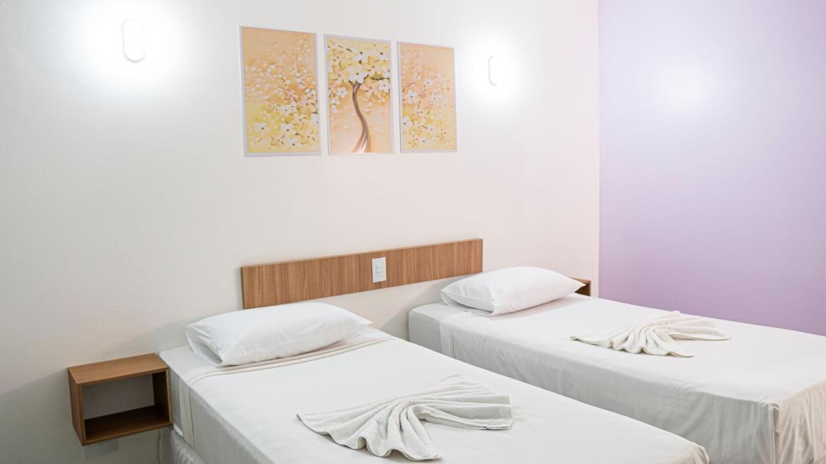quarto duplo 2 camas de solteiro.jpg
