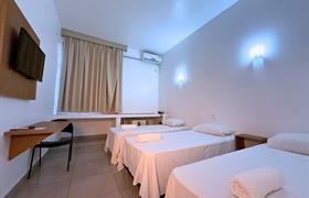 TRIPLO COM 3 CAMAS DE SOLTEIRO do Hotel Manacá