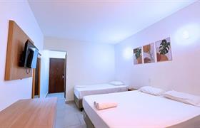 TRIPLO CASAL (1 CAMA DE CASAL + 1 CAMA DE SOLTEIRO) do Hotel Manacá