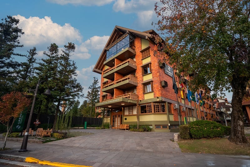 omnibees_800px-laghetto-gramado.jpg