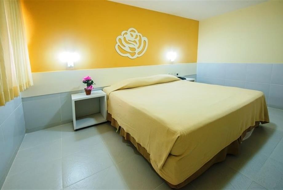 quarto luxocasal.jpg