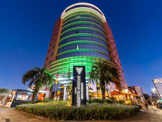 3 fachada noturna.jpg
