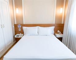 Standard Casal - 1 Cama Casal e 1 Sofá Cama