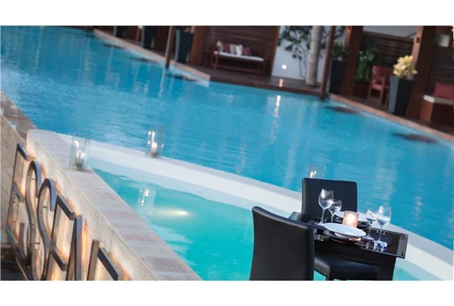 _MG_0205 mesa na piscina.jpg