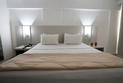 Quarto Superior Lateral  SGL ou DBL  25m² (1 Cama  Casal ou 2 Solteiro)