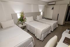 Quarto Superior Lateral Triplo 25m² ( Cama  Casal +1 ou 3 camas twins)