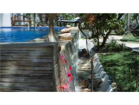 _B1A6999 particolare cascata piscina 2.jpg