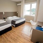 Apto Triplo Casal + Sgl  Luxo