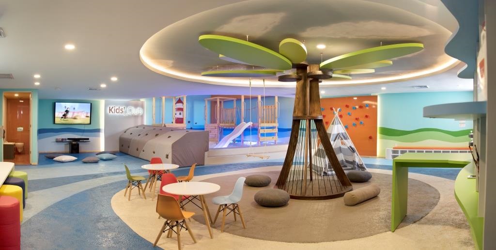 Grand Park  Royal Cancún Caribe Kids Club (1).jpg