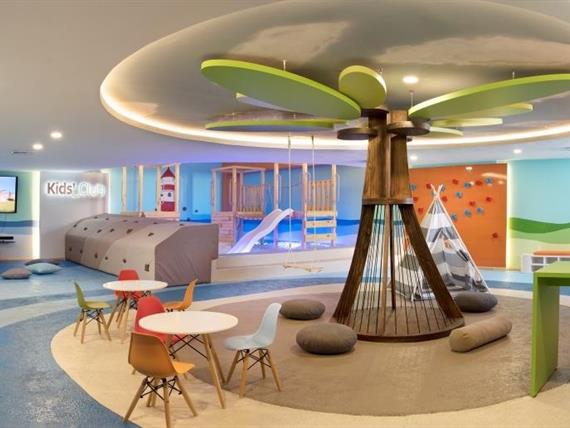 Grand Park  Royal Cancún Caribe Kids Club.jpg