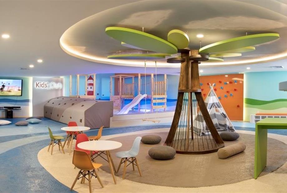 Grand Park  Royal Cancún Caribe Kids Club (1).jpg