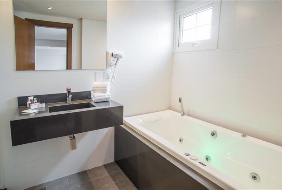 64 suite stilo com banheira.jpg