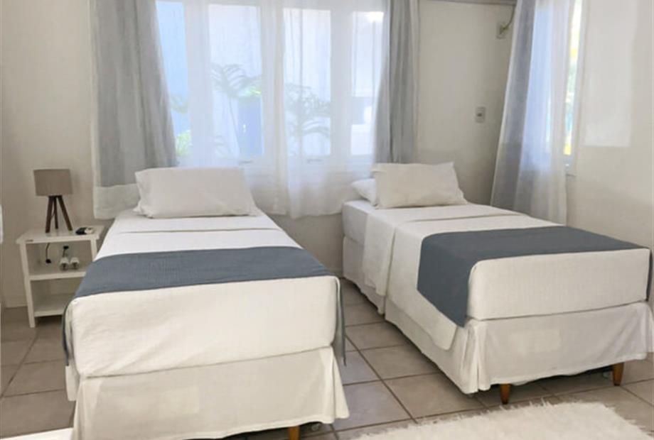 chalé quarto cama dupla solteiro (2).jpg