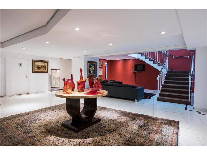 Lobby - Escada