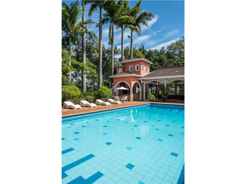 Piscina-churrasqueira