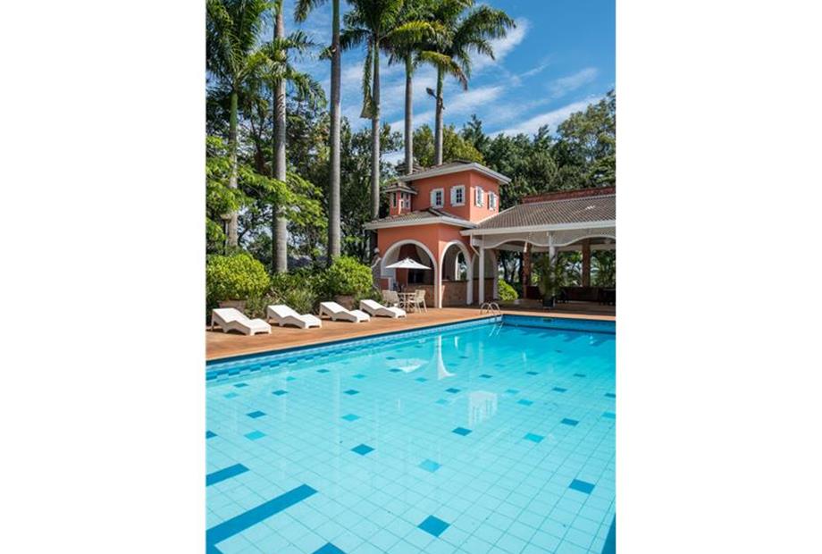 Piscina-churrasqueira