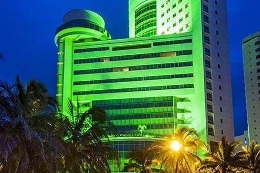 1. fachada noche (1) (1).jpg