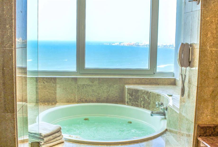 jacuzzi - suite presidencial (1).jpg