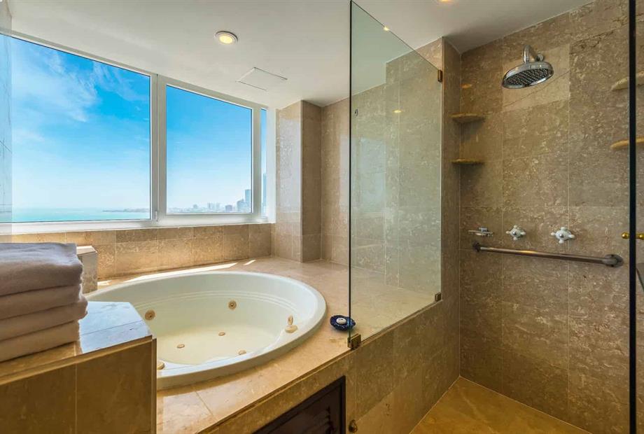 23. baño master suite (1).jpg
