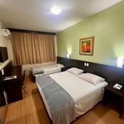 03 pessoas - 01 casal + 01 solteiro ou 03 camas