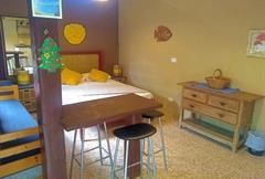 Estudio com sofá cama