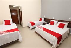 Luxo Quádruplo Casal (1 Cama Casal + 2 Camas Solteiro)