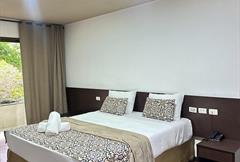 Luxo (01 Casal ou 02 Camas Solteiro)