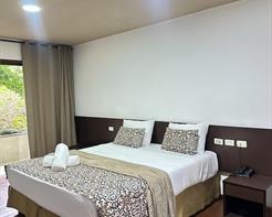 Luxo (01 Casal ou 02 Camas Solteiro)