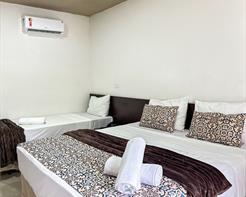 Luxo (01 Casal + 01 Cama Solteiro)