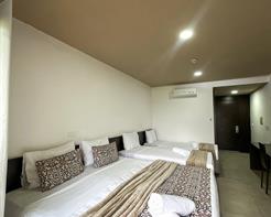 Luxo (01 Casal + 02 Camas Solteiro)