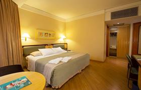 Golden Cama Casal do Golden Tower Pinheiros by Fênix Hotéis