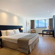 LUXO PLUS COM CAMA CASAL