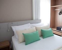 Luxo Superior Quádruplo - 1 Cama Queen e 2 Camas Solteiro