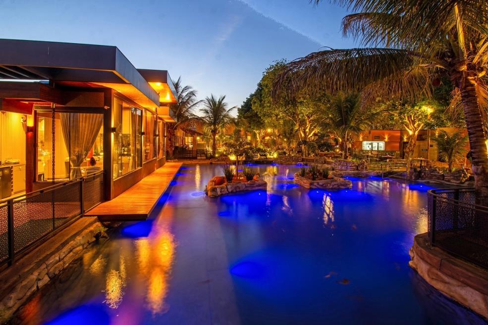 piscina nat 2.jpg