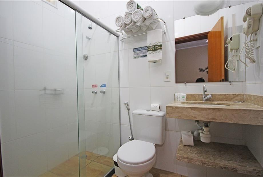 BANHEIRO SUITE FAMILIA.JPG