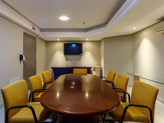 sbnf - sala escaler baixa.jpg