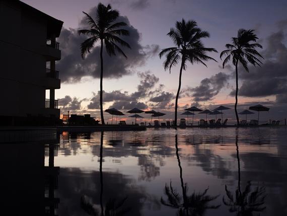 por do sol piscina 2.jpg