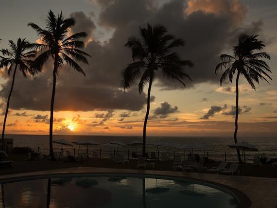 por do sol piscina 3.jpg