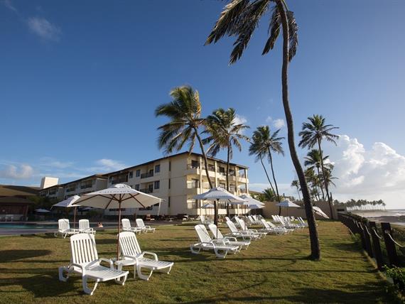 cadeiras frente mar.jpg